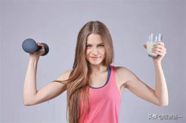 晚上喝牛奶危害很大？為了家人健康，喝牛奶這3個誤區你要知道