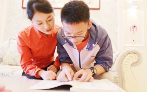 王恆傑：高考後跪地謝母，放棄985名校