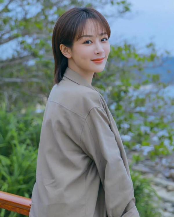 短髮的楊紫（高畫質美圖）