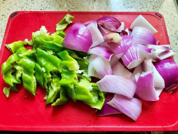 豬肝怎麼炒才滑嫩？大廚教你一招，出鍋不老不腥，健康營養又美味