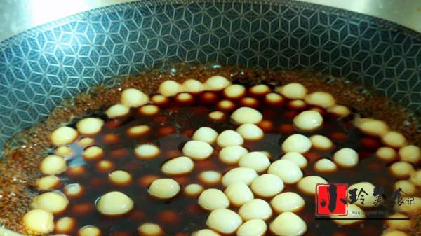 家有糯米粉教你做成紅糖糯米小丸子，甜糯筋道，營養好吃又美味