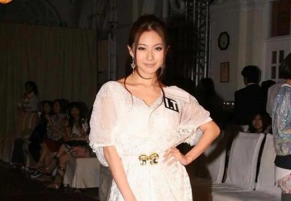 向佐曾對她一見鍾情，戀愛成熟見父母時，向太卻一句話拒絕了