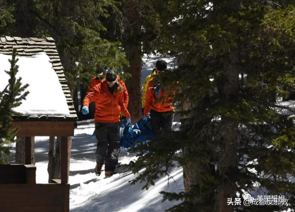 難以置信，美國女高中生殺了13名同學老師，竟成為青少年偶像？