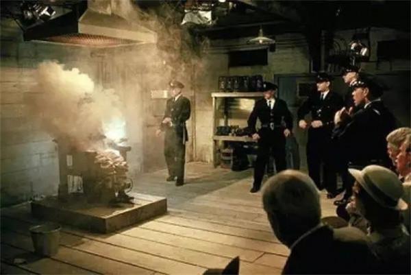 99年美國囚犯被判終身監禁，蠢到親手改判自己死刑，坐上電椅受刑