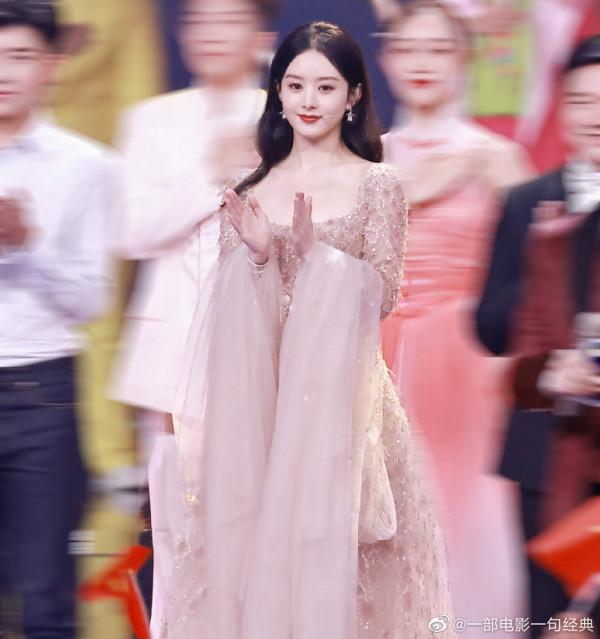 大灣區中秋晚會:溫碧霞露肩撩人,趙麗穎又仙又欲,舒淇驚豔全場 大灣區中秋晚會:溫碧霞露肩撩人,趙麗穎又仙又欲,舒淇驚豔全場