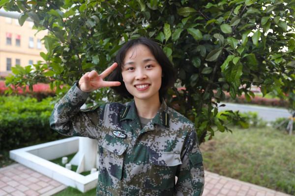 中秋佳節,通訊女兵一封家書寄相思 中秋佳節,通訊女兵一封家書寄相思