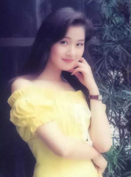 “不老女神”萬綺雯近照曝光,如今50歲逆生長,網友:還是那麼美 “不老女神”萬綺雯近照曝光,如今50歲逆生長,網友:還是那麼美