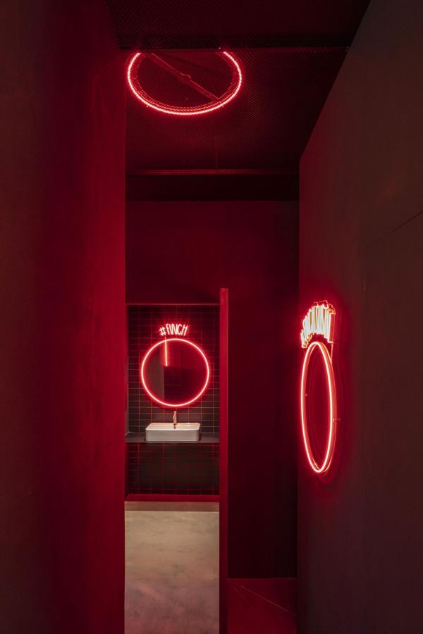 芬奇壽司餐廳：霓虹燈的都市美學