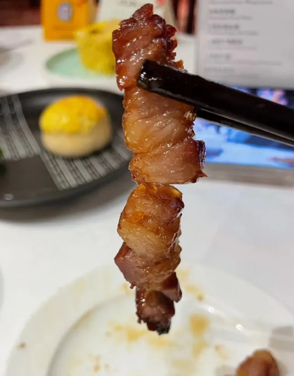 80元的蝦餃、60元的油條、800元的雞：米其林早茶，普通人不敢愛