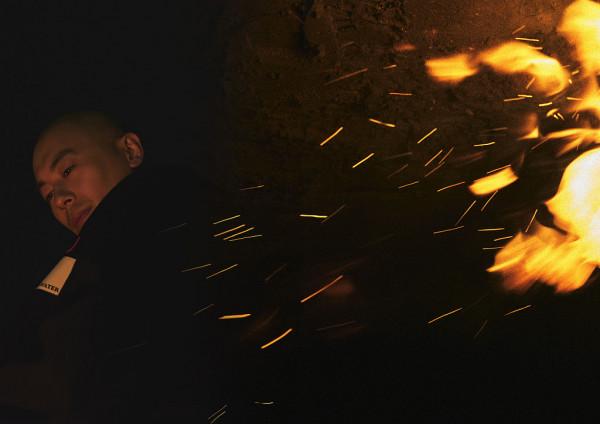 朱亞文亮相《長津湖之水門橋》釋出會 剃光頭展型男氣質