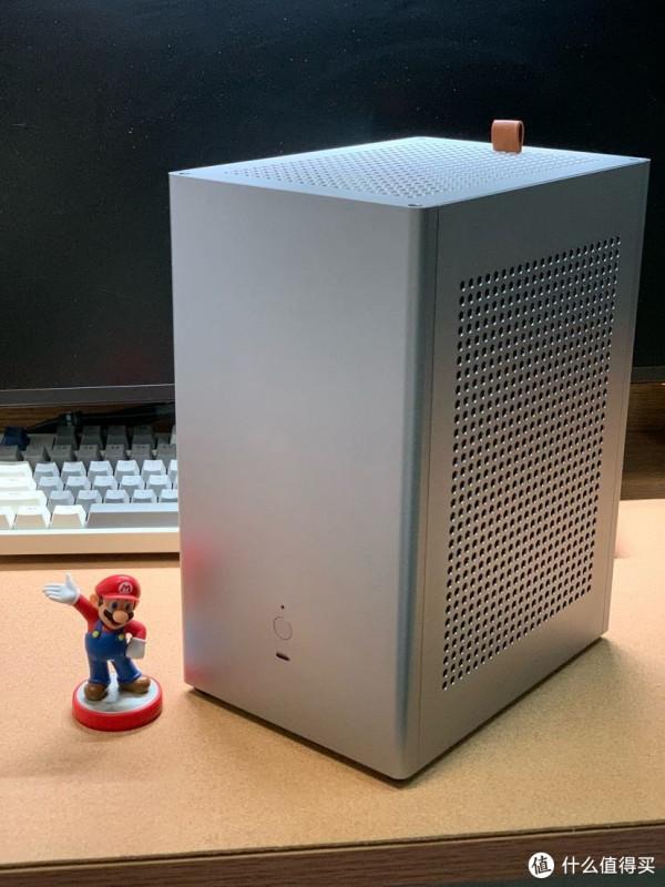 雙11打造自己的桌面，小鋼炮8.8L A3 CNC機箱塞下6600xt+3600+4盤