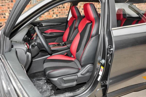 想買10萬級品質好的SUV，不妨看看這兩款，油耗低、空間大、安全