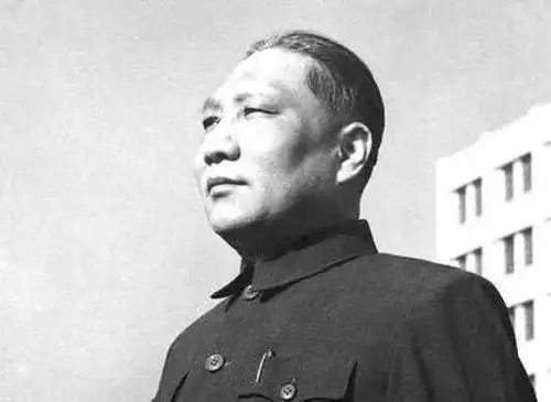 低調的開國上將，夫人被護士嘲笑為鄉巴佬，8個子女無將軍