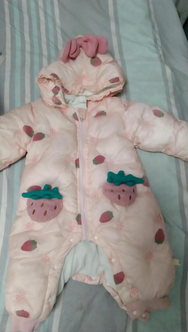 寶寶的每件衣服都想珍藏著 寶寶的每件衣服都想珍藏著