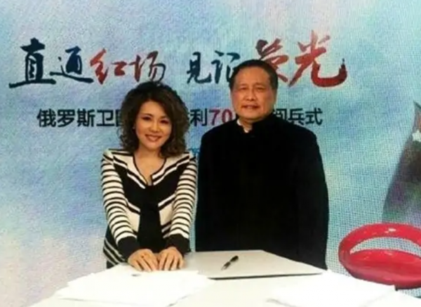 12年前，央視女主持方靜身陷“間諜門”，為何44歲客死他鄉？