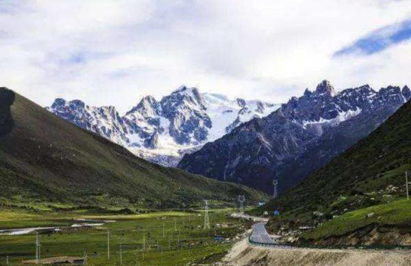 川藏線上最美的公路,比318公路還漂亮,只是走過的人不多 川藏線上最美的公路,比318公路還漂亮,只是走過的人不多