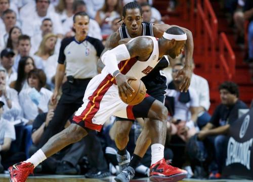 14年總決賽倫納德吊打詹姆斯？資料對比，差距一目瞭然