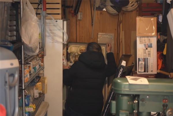 一對夫婦在荒島上住2年,蓋起10㎡蝸居,“離網”的日子簡單快樂 一對夫婦在荒島上住2年,蓋起10㎡蝸居,“離網”的日子簡單快樂