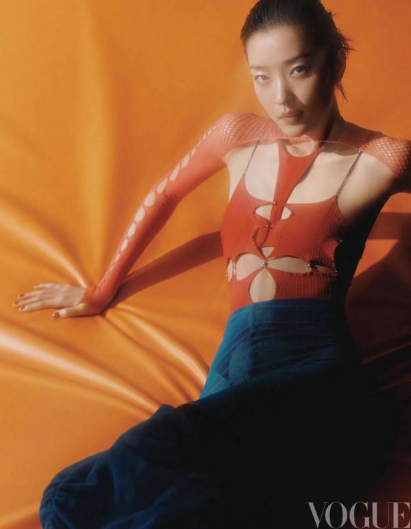 杜鵑二月刊封面大片 鮮豔的穿搭與妝容 一組灑脫活力的運動風大片