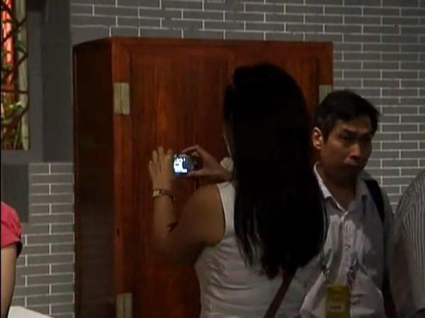 濃妝淡抹總相宜，黃花梨方角櫃上別樣風景