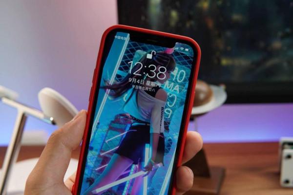 這次我搭配了同款毛利蘭的紅色Magsafe手機殼