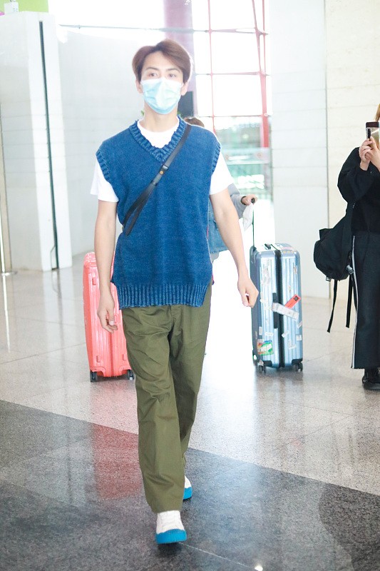 馬天宇人氣下滑？白T配馬甲看著挺低調，但是顏值真沒怎麼變