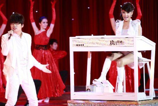 虎年春晚《時代感》火爆出圈，盤點徐子崴那些年的春晚經典力作