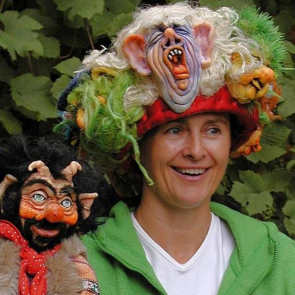 捷克反疫苗女歌手，為出門玩故意感染新冠，還來不及開心就悲劇了