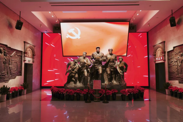 這輛“百年限定”的紅色巴士，今年特別值得坐上一坐