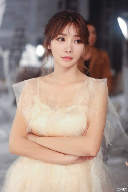 看夠了滿屏的紙片人，這四位“珠圓玉潤”的女星，完勝“白幼瘦”