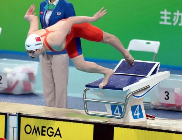 江蘇運動員張雨霏勇奪十四運女子100米蝶泳金牌