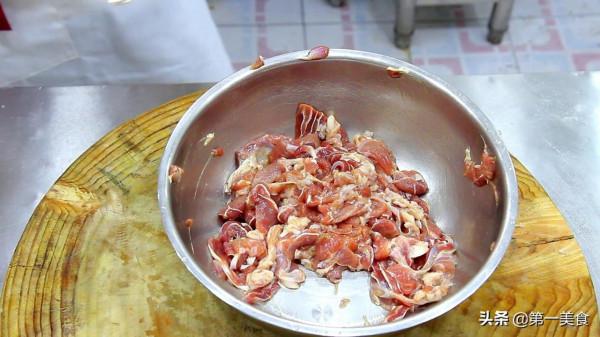 廚師長分享孜然羊肉做法,不用嫩肉粉,羊肉照樣滑嫩入味 廚師長分享孜然羊肉做法,不用嫩肉粉,羊肉照樣滑嫩入味