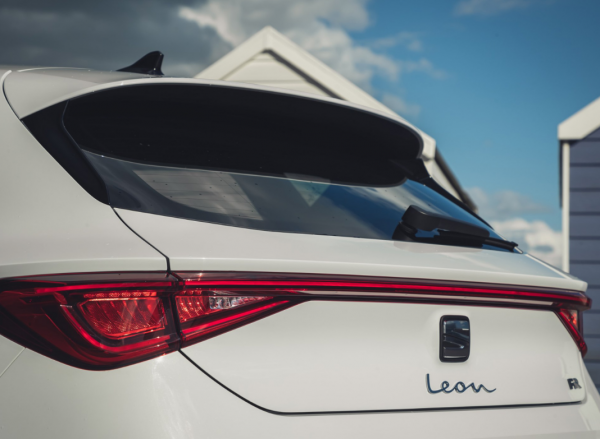 同屬大眾麾下，西雅特新鋼炮榨出306馬力，設計遠勝高爾夫