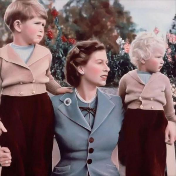 查爾斯也有柔情的一面:4歲託著妹妹爬窗戶,70歲還幫她整理帽子 查爾斯也有柔情的一面:4歲託著妹妹爬窗戶,70歲還幫她整理帽子