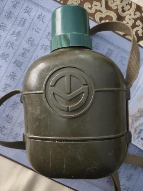 非常少見的高分子水壺,有懂行的可以留言 非常少見的高分子水壺,有懂行的可以留言