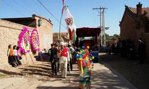 老人去世後,為什麼兒子要扛幡?有哪些講究? 老人去世後,為什麼兒子要扛幡?有哪些講究?