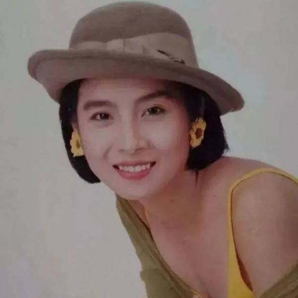 “啞巴新娘”嶽翎和老公相愛15年，堅持丁克，老公是圈外人？