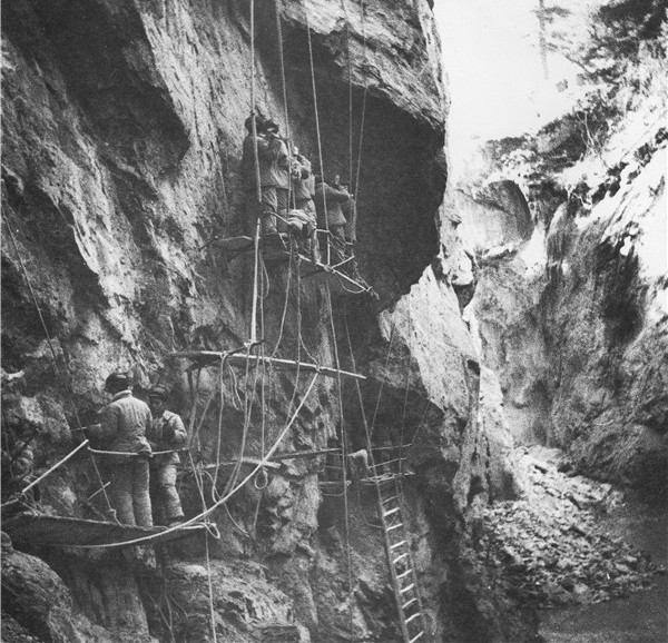 上世紀深山裡的部隊