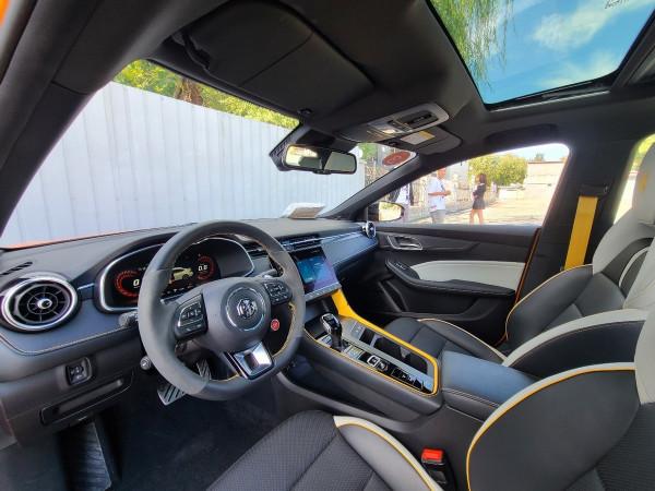 有大尾翼還有四出排氣,名爵MG6 PRO是徒有其表還是真運動? 有大尾翼還有四出排氣,名爵MG6 PRO是徒有其表還是真運動?