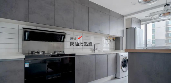 走進她家，就被簡約乾淨的氛圍吸引，室內清爽明亮，生活非常幸福