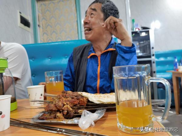 漢EV自駕新疆昭蘇縣，美食廣場排隊一小時終於吃上網紅燒烤