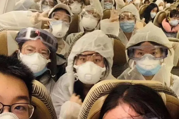 3萬“小”留學生的家庭困局:花費千萬骨肉分離,一切都值得嗎? 3萬“小”留學生的家庭困局:花費千萬骨肉分離,一切都值得嗎?