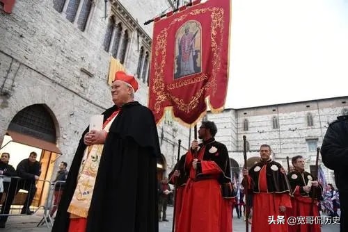 紅衣主教是何人？教皇、神父、主教、大主教、紅衣主教，誰厲害？