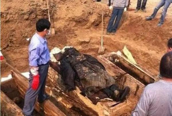 康熙陵寢為何建在大水坑中