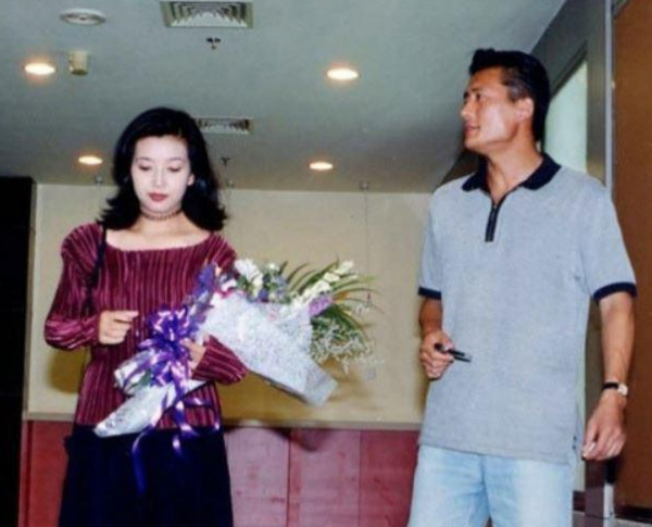 7位“偏愛小鮮肉”的女星，個個神采飛揚，姐弟戀就那麼香？