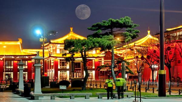 戲作大雁塔月圓夜小賦「嚴建設」 戲作大雁塔月圓夜小賦「嚴建設」