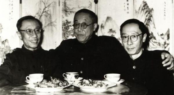 中國最後一位御醫鸚烈鵬,服侍溥儀10年,105歲堅持為百姓看病 中國最後一位御醫鸚烈鵬,服侍溥儀10年,105歲堅持為百姓看病