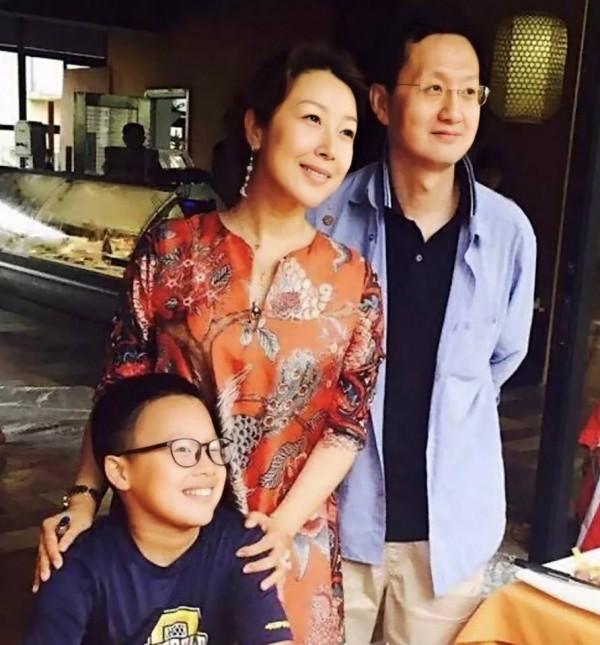 《祝你平安》孫悅:22歲成名,7登春晚,因愛嫁二婚老公甘當後媽 《祝你平安》孫悅:22歲成名,7登春晚,因愛嫁二婚老公甘當後媽