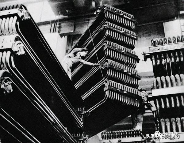 五十年代催人奮進的老照片：毛主席來到十三陵水庫參加義務勞動