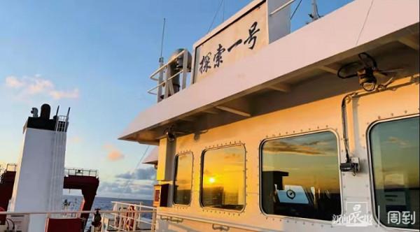 上海交大“四人深海科考團隊”挺進萬米深藍，人類首次抵達雅浦海溝8919米深淵底部